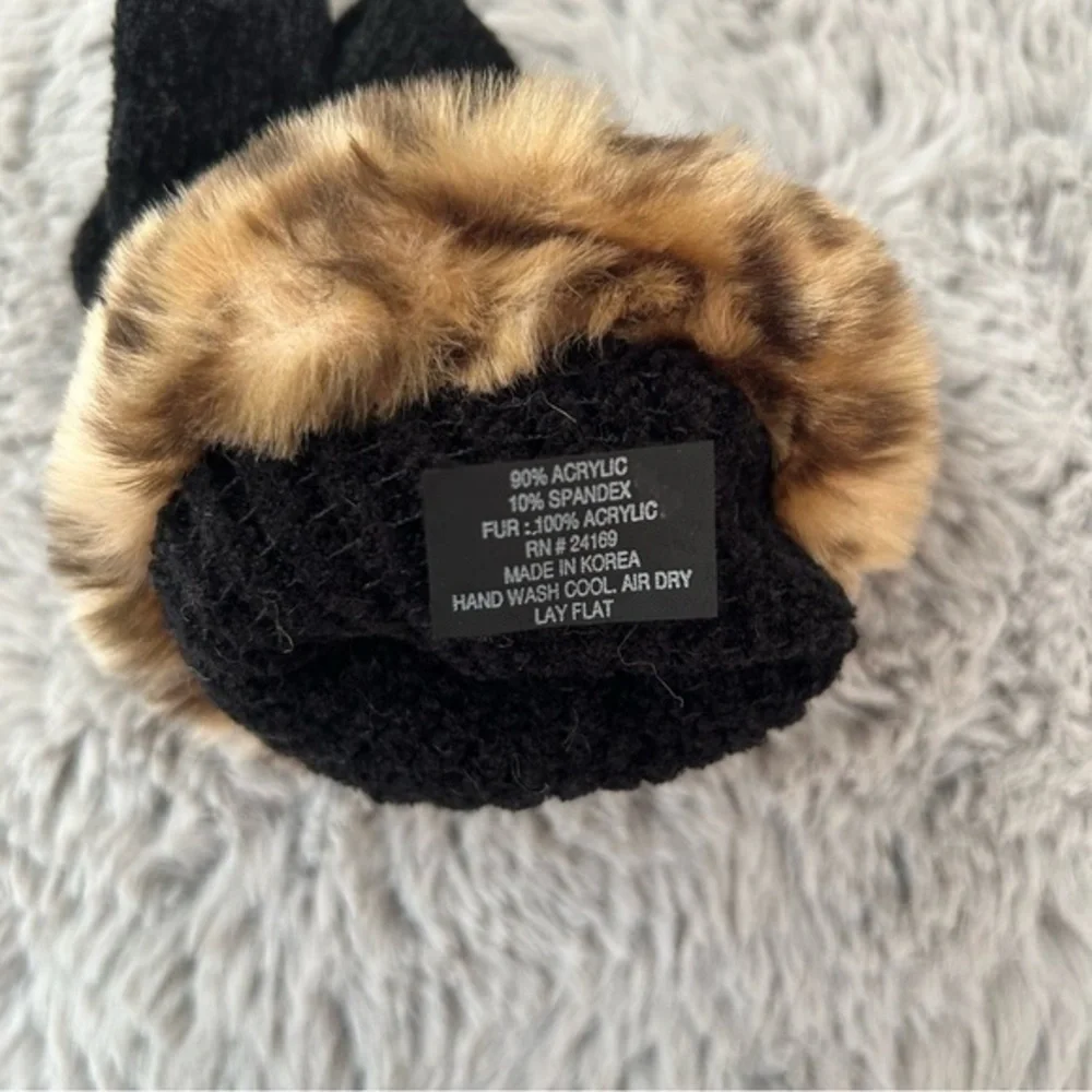 ✨NWOT winter ❄️ black leopard 🐆 snow knit gloves 🧤